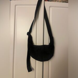 🌟EUC BAGGU mini black crescent